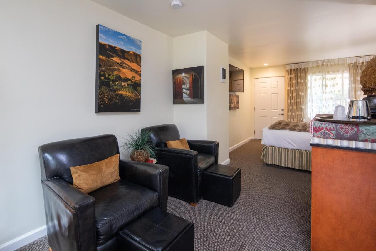 The Vendange Carmel Inn & Suites 외부 사진