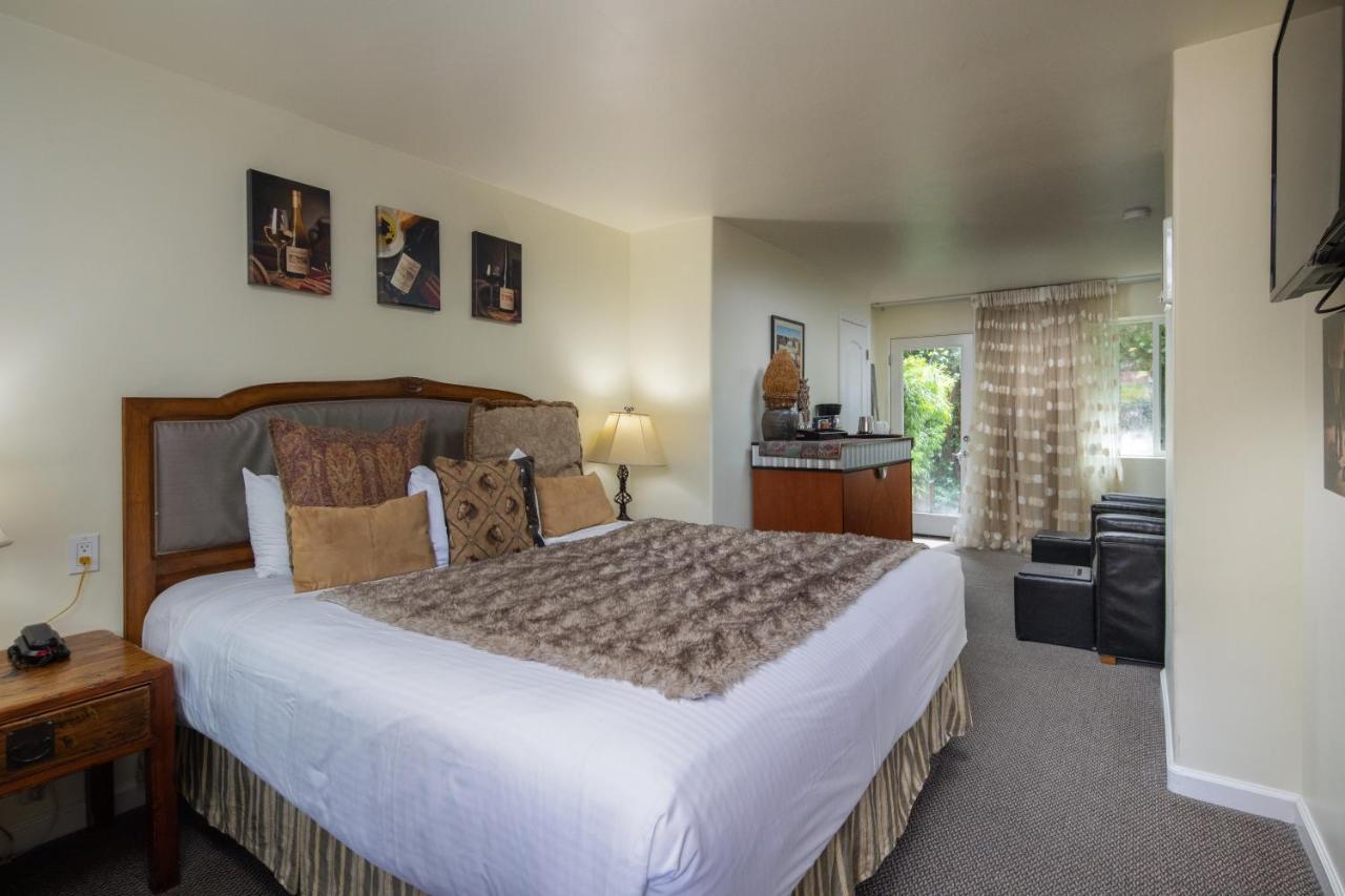 The Vendange Carmel Inn & Suites 외부 사진