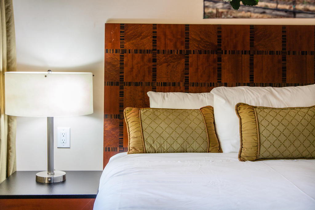 The Vendange Carmel Inn & Suites 객실 사진