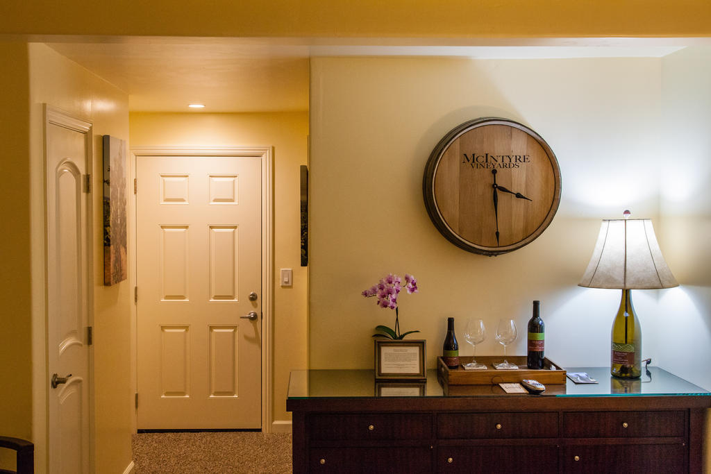 The Vendange Carmel Inn & Suites 객실 사진