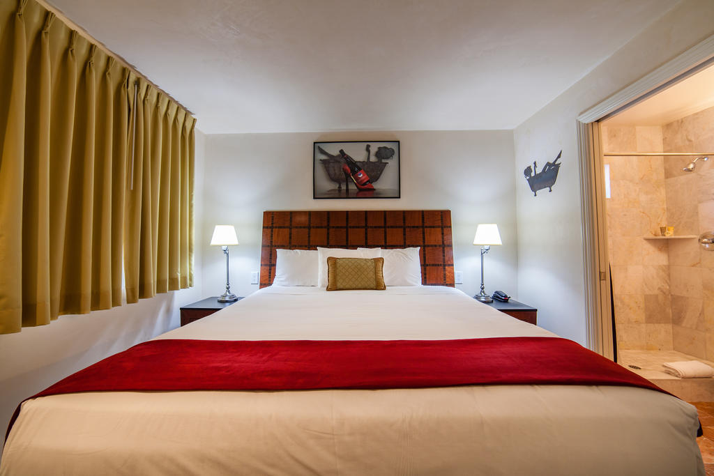 The Vendange Carmel Inn & Suites 객실 사진