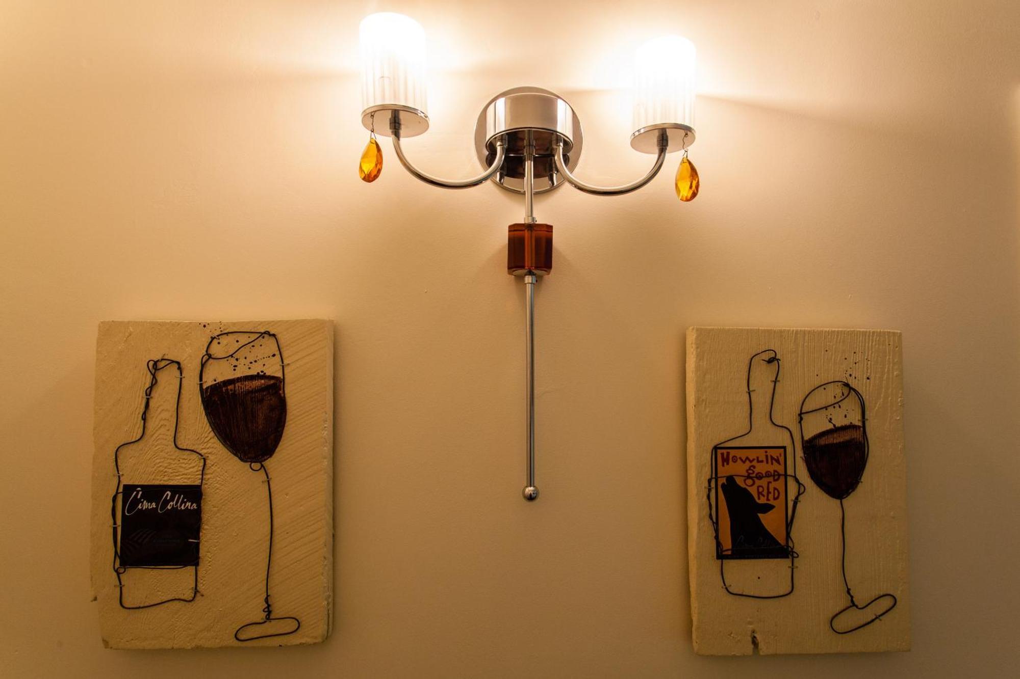 The Vendange Carmel Inn & Suites 외부 사진