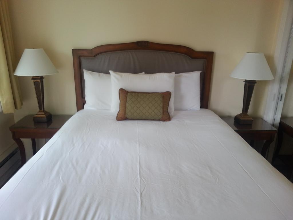 The Vendange Carmel Inn & Suites 객실 사진