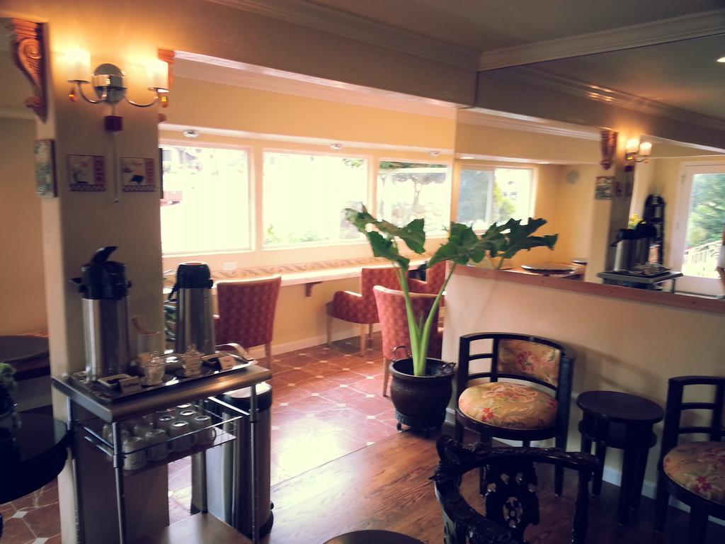 The Vendange Carmel Inn & Suites 외부 사진