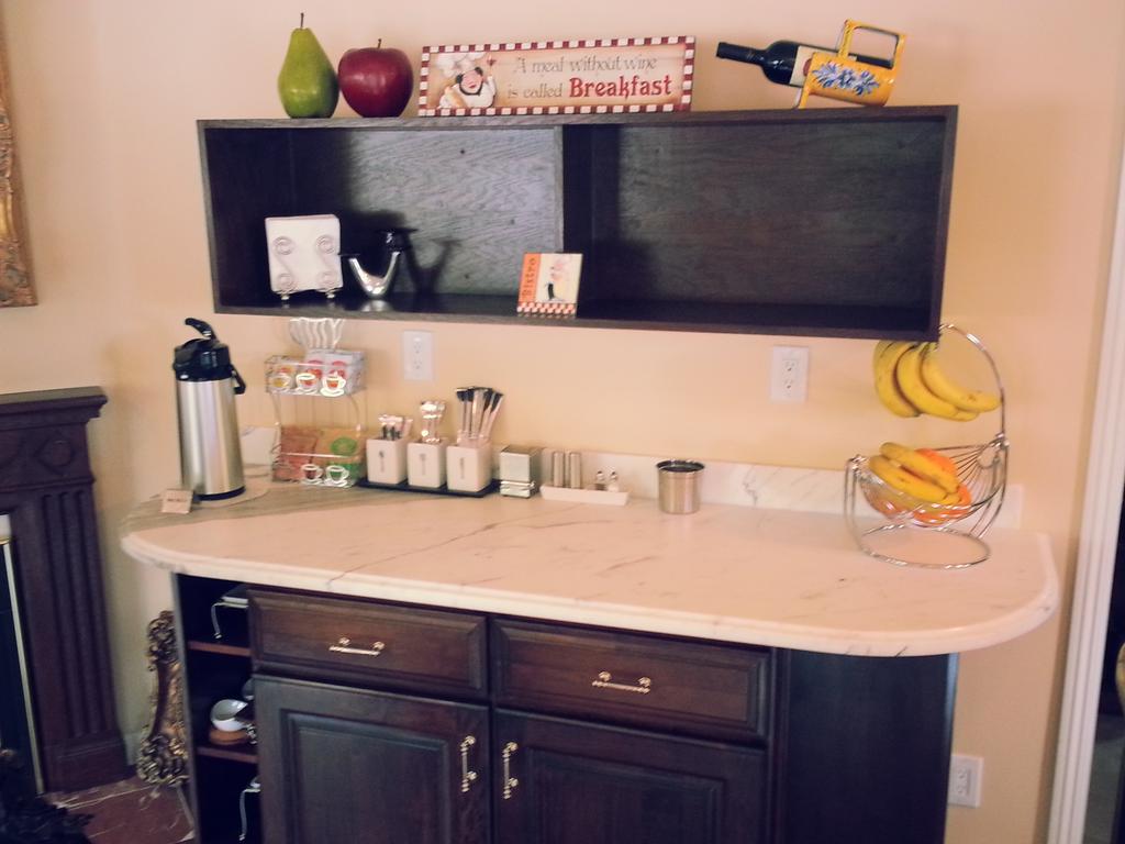 The Vendange Carmel Inn & Suites 외부 사진