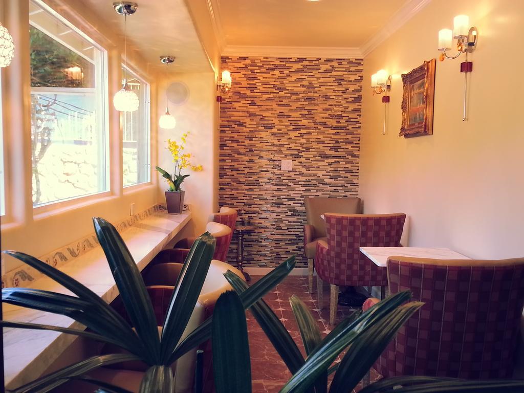 The Vendange Carmel Inn & Suites 외부 사진