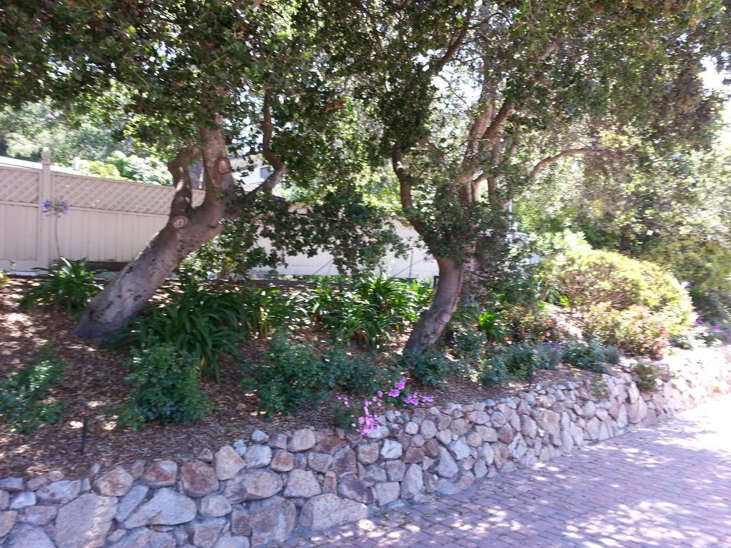 The Vendange Carmel Inn & Suites 외부 사진